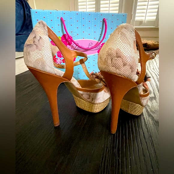 Poetic License “A Fling Thing” Flirty, Flowery heels! - Picture 7 of 12